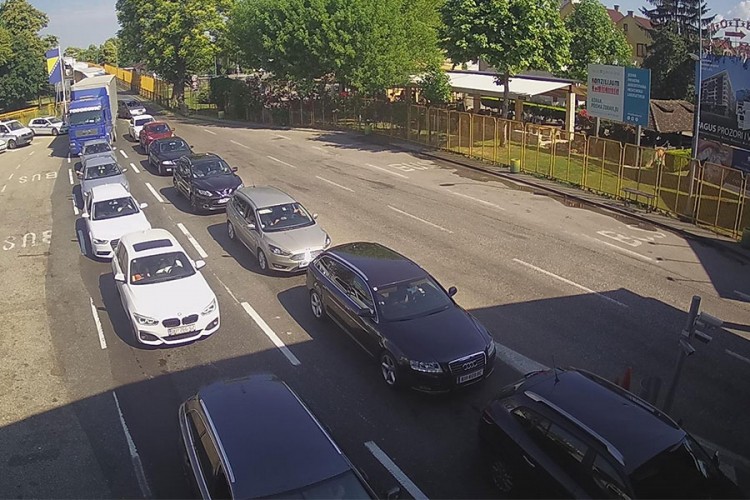 Počele gužve na graničnim prelazima BiH