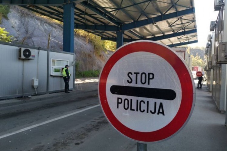Autobus sa vjernicima koji su krenuli na Zadušnice vraćen sa KiM