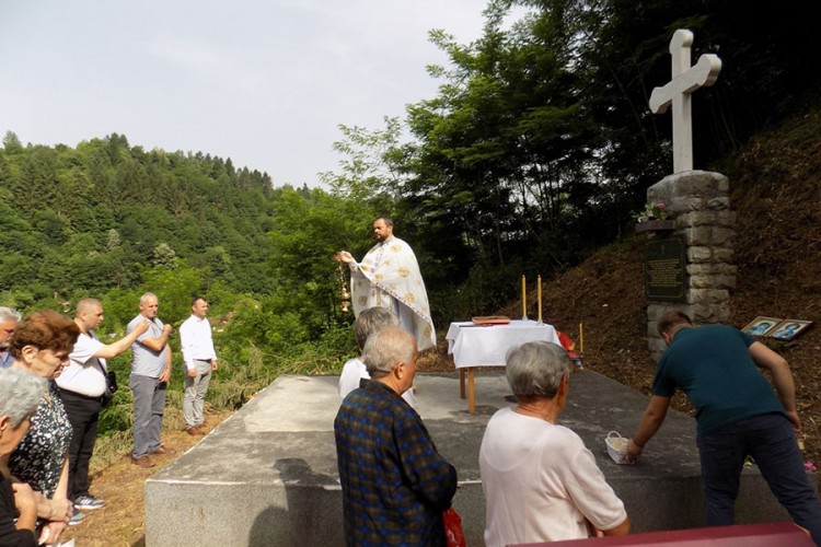 Služen parastos srpskim žrtavama ustaških zločina u Srebrenici