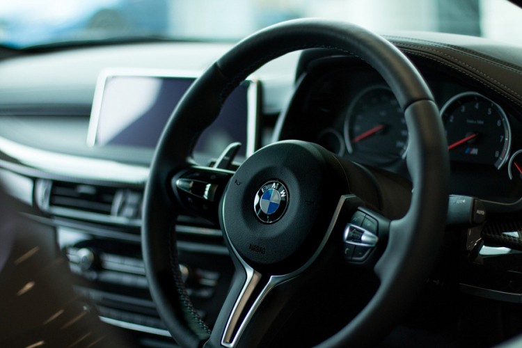 Uzeo mamin BMW pa divljao: Vozio čak 254 km/h