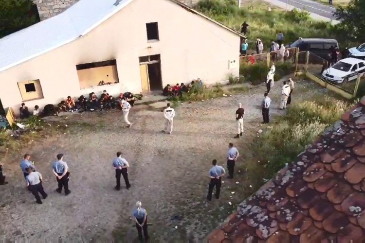 Iz napuštenih objekata izmješteno 187 migranata