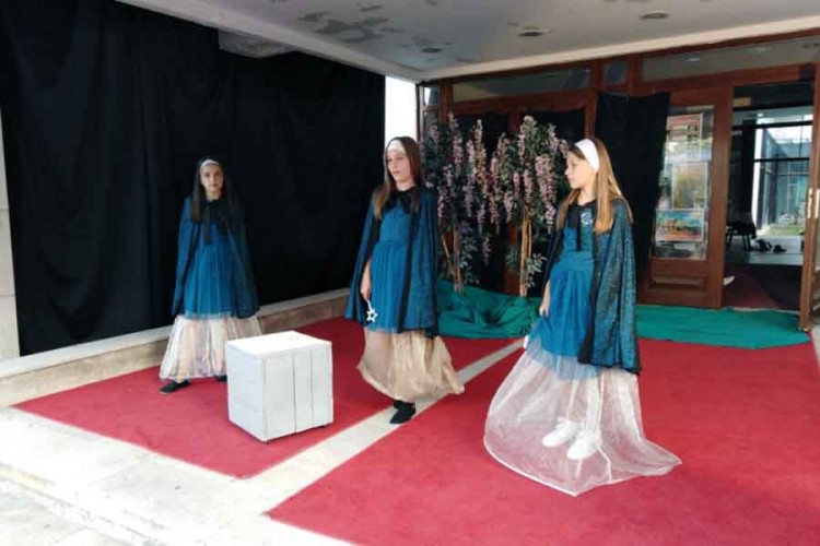 Odigrana dječija predstava "Kad se vještica zaljubi"