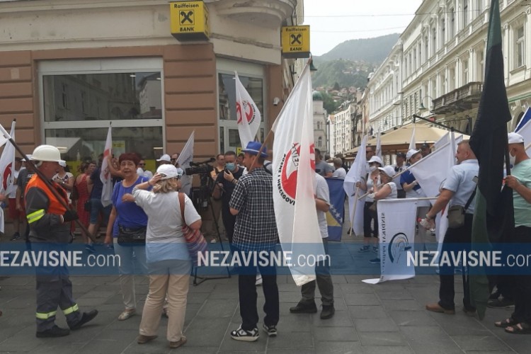 Protest radnika u Sarajevu, traže minimalac od 1.000 KM