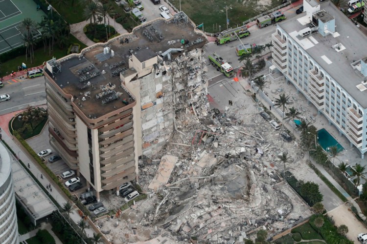 Traže blizu 100 nestalih u tonama ruševina zgrade na Floridi