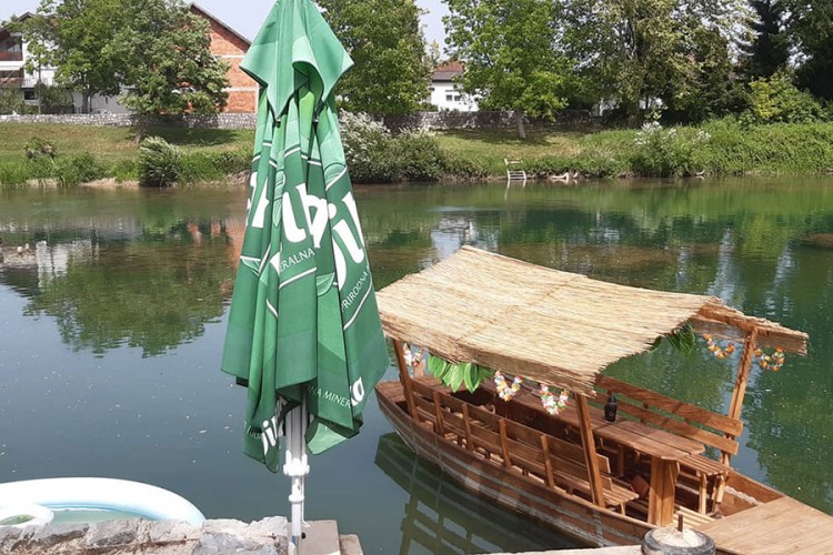 Neobične lađe čekaju turiste u Sanskom Mostu