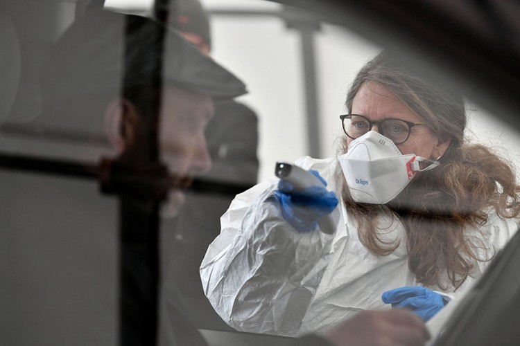 Italija ukida maske na otvorenom, širi se delta soj