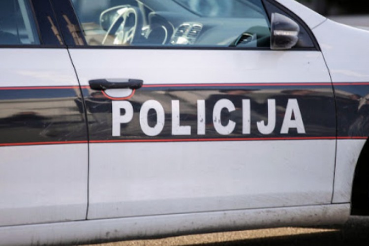 Na kuću bačena eksplozivna naprava