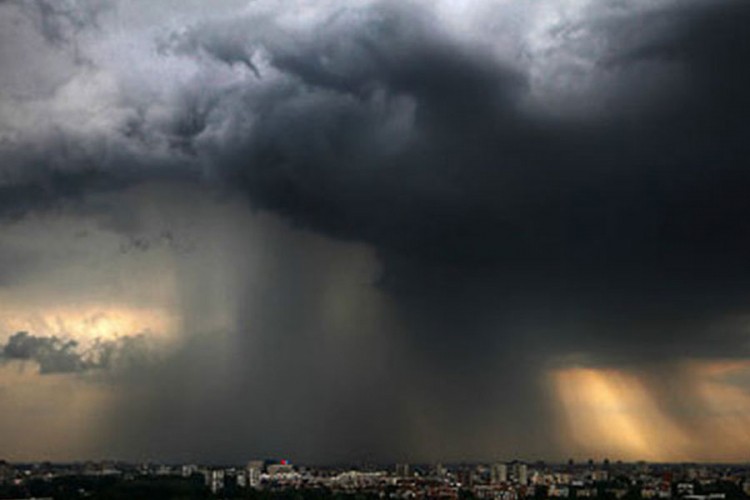 Jalta pogođena nevremenom, priprema se evakuacija