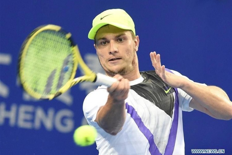 Kecmanović pobijedio Banjisa na startu Vimbldona