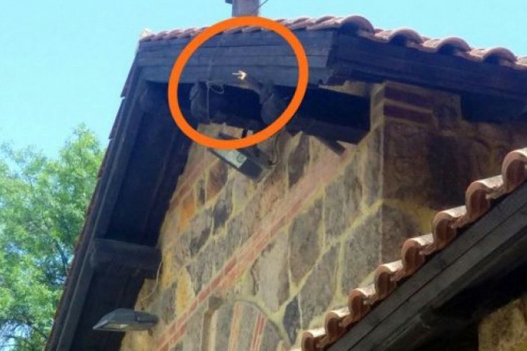 Skinuli zastavu SPC i polomili jarbol na ulazu u Gračanicu