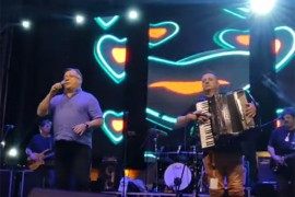 Prvi veliki koncert nakon početka pandemije: Halid Bešlić pjevao u ...