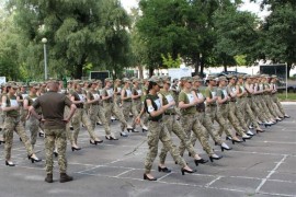 Ukrajinska vojska na udaru kritika, marširale u štiklama