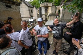 I 50 godina nakon smrti, obožavaoci na grobu Džima Morisona