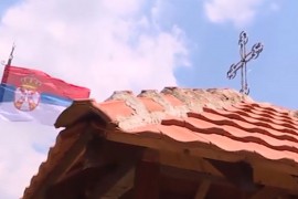 Na ulazu u Bujanovac pocijepana srpska zastava i iskrivljen krst