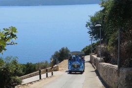 Ispala iz turističkog vozića na Cresu