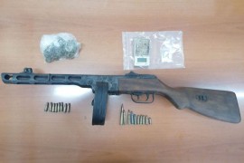 Policija oduzela pušku nepoznate proizvodnje i drogu