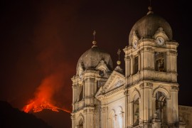 Katanija pod pepelom, Etna lavu bacala do 1.000 metara u visinu