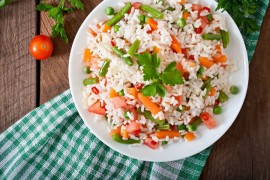 Salata od riže, mrkve i mahuna