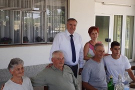 Višković posjetio gazdinstvo Lazara Sikimića: Podstičemo ...