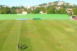 Nepažnja vozača: Autobusom srušio reflektor na stadionu