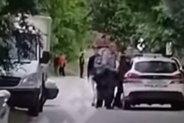 Vinkovački policajac snimljen kako tuče mladića nakon hapšenja