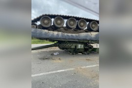 Prevrnuli tenk težak 40 tona