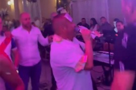 Đaniju tokom nastupa pare stavljali gdje su stigli