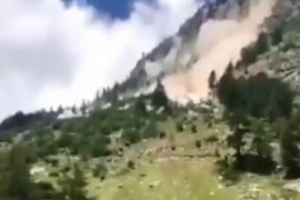 Obrušile se stijene na vozila u Indiji, poginulo devet turista