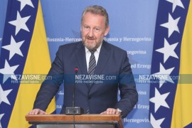 Izetbegović: Ne treba dolijevati ulje na vatru, na političarima je da ...