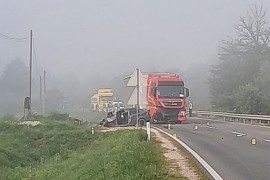 Težak sudar tri vozila kod Žepča, dvoje poginulo