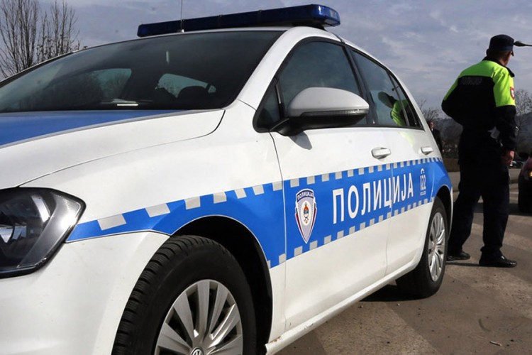 Žena teško povrijeđena, udario je golf