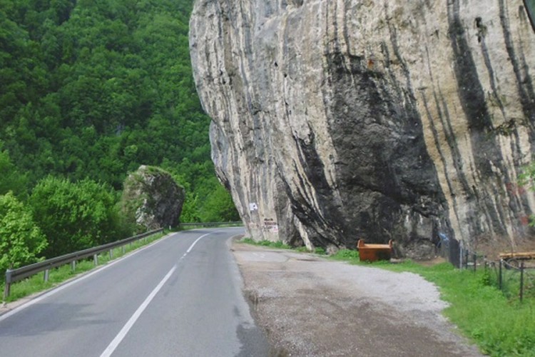 Saobraćaj jednom trakom u kanjonu Tijesno