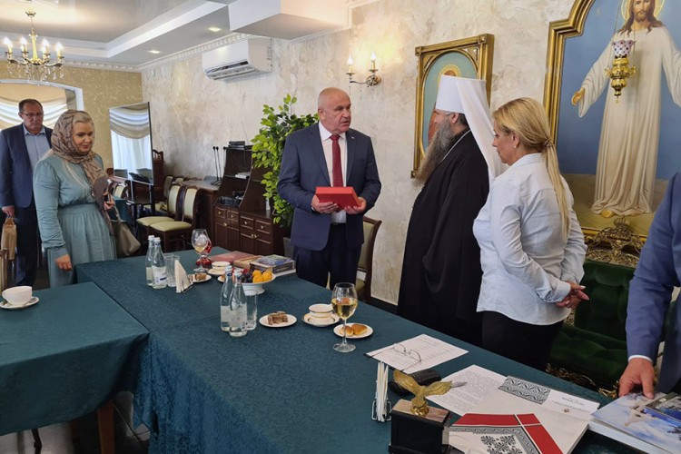 Milunović uručio ikonu vladike Platona mitropolitu Georgiju