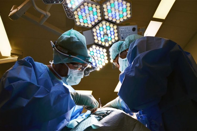 Podvig srpskih hirurga: Uklonili tumor pa od lopatice pacijentu napravili vilicu