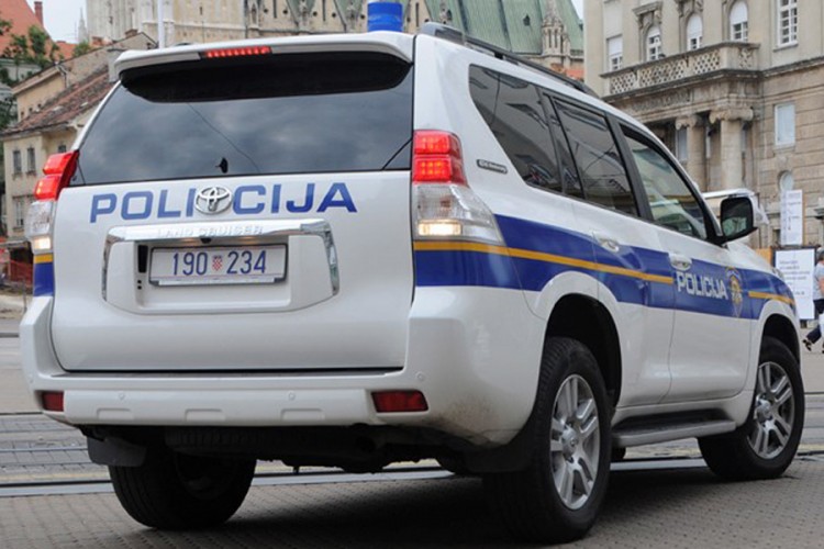 Krijumčari migranata bježali od policije i sletjeli, jedno poginulo