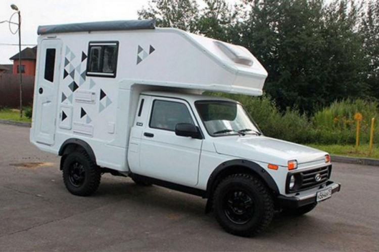 Lada Niva može da bude i kamper