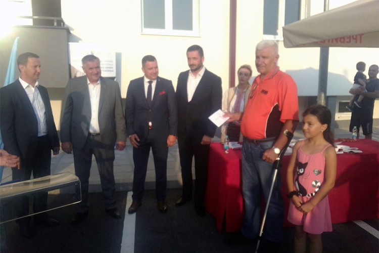 Višković uručio ključeve stanova za 48 izbjeglih i raseljenih lica