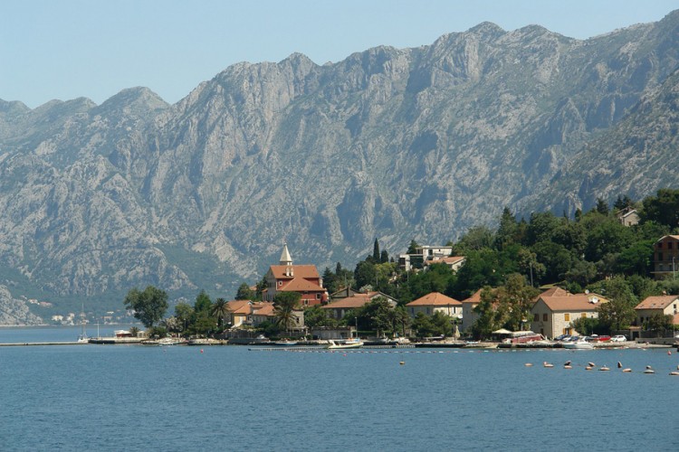 Tri Ukrajinke zbog golotinje kažnjene sa po 450 evra u Crnoj Gori