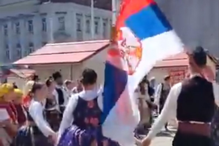 Zaigrali Užičko kolo usred Zagreba, vijorila se srpska zastava