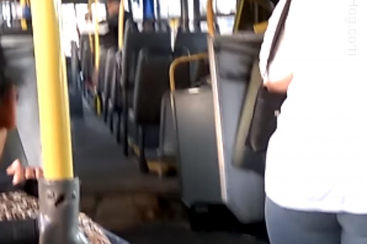 Autobus se prepolovio usred vožnje, putnici sve snimili