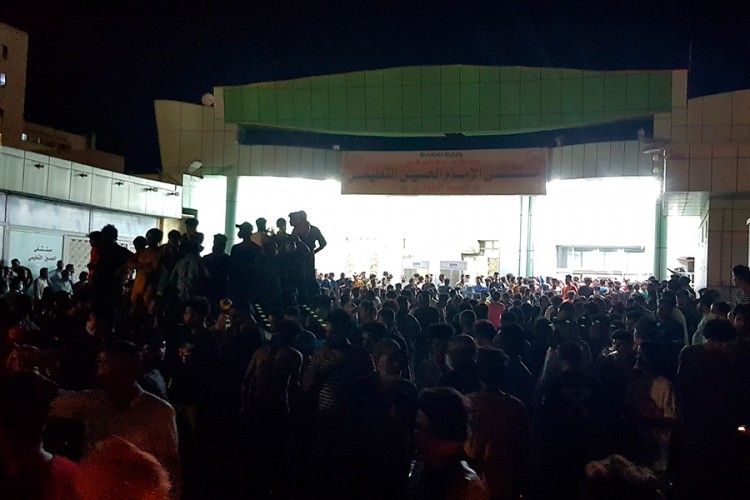 Protest nakon pogibije 66 ljudi u požaru u kovid bolnici