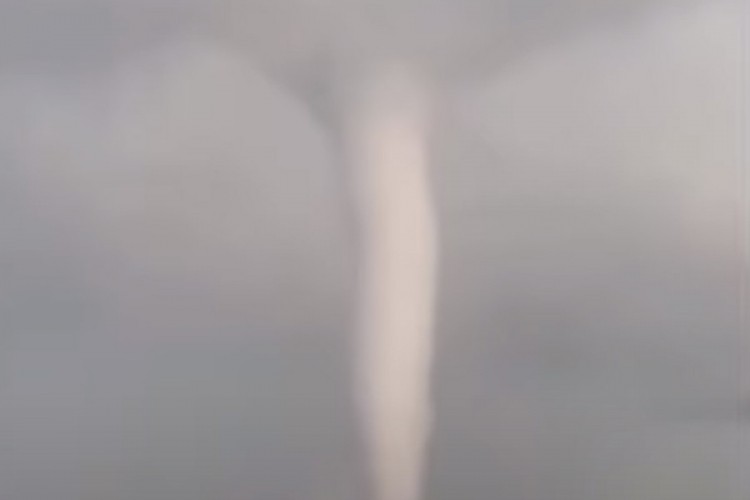 Snimljen tornado u Italiji, oštetio usjeve i vinograde