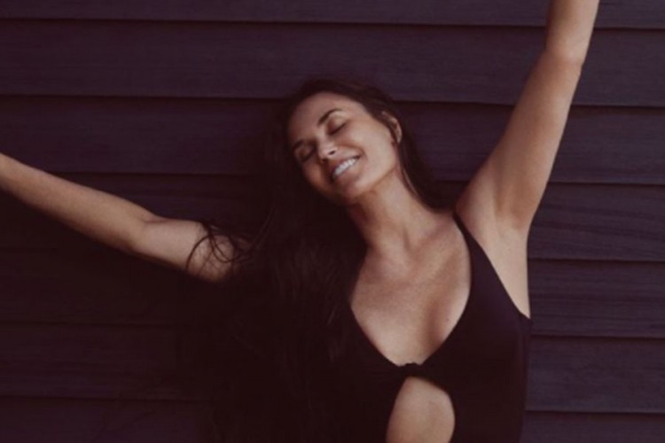 Demi Mur objavila fotografije u bikiniju, bez fotošopa