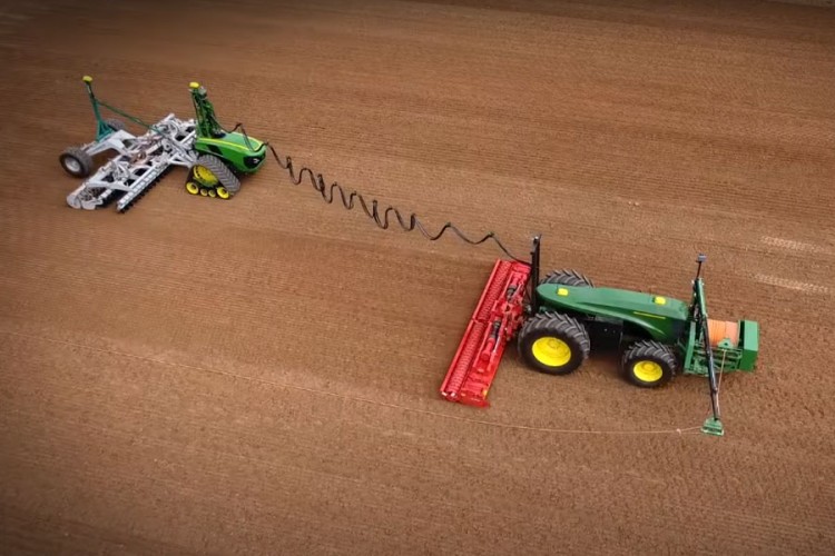 John Deere na kabal - istovremeno napaja više mašina