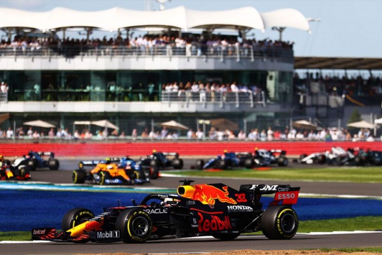 Ferstapenu pol pozicija u istorijskoj sprint trci na Silverstonu