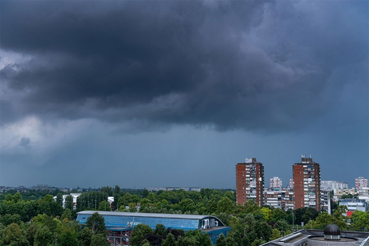 Obilna kiša u Zagrebu, poplavljene ulice i podrumi