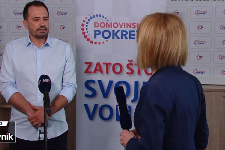 Novinarka tokom dnevnika uzimala izjavu i srušila se