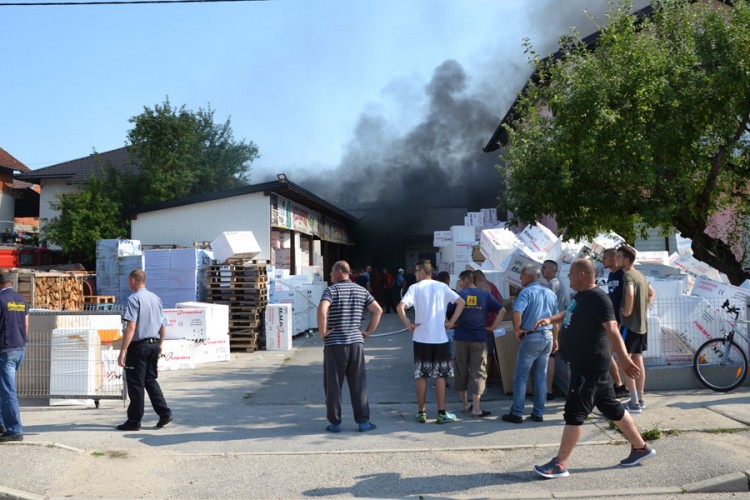 Izgorjelo skladište, šteta procijenjena na više stotina hiljada maraka