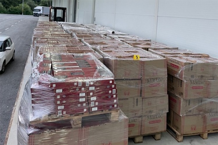 Velika zapljena u BiH: Cigarete vrijedne 1,3 miliona KM pronašli u cisterni