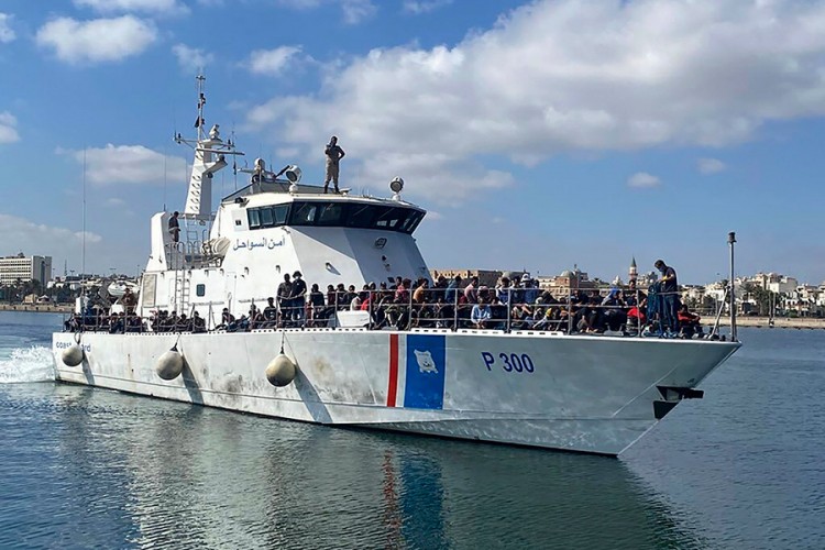 Brod sa migrantima na Sredozemlju se zapalio i potonuo, poginulo 17 osoba
